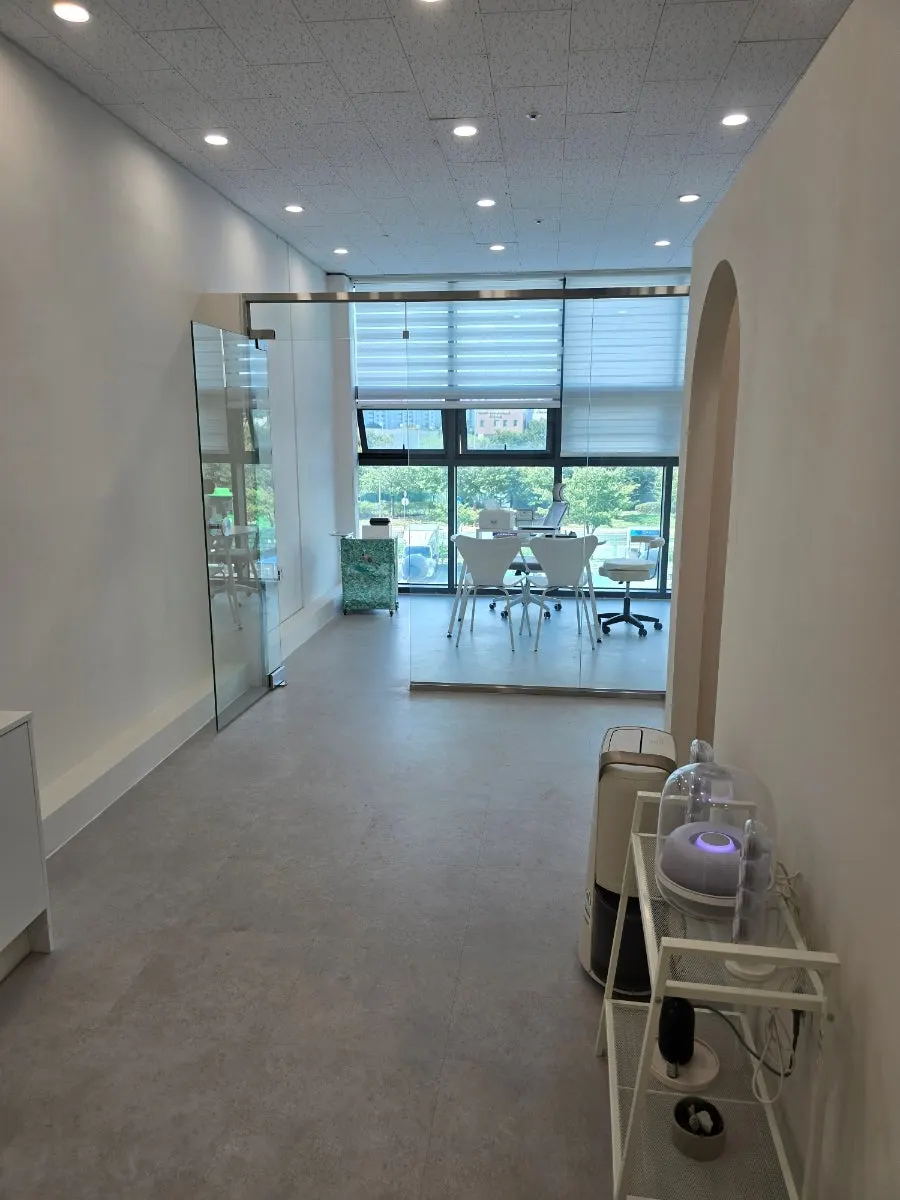 The clean space of the recently expanded and relocated Eoriti shop