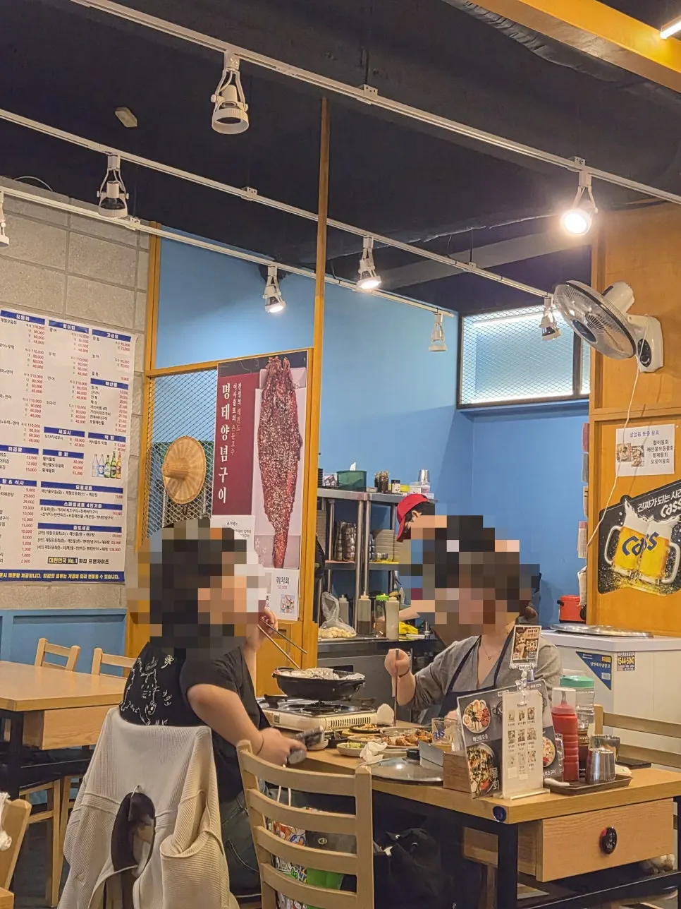 Dining hall at Eosa Chulto Hongdae Branch filled with customers