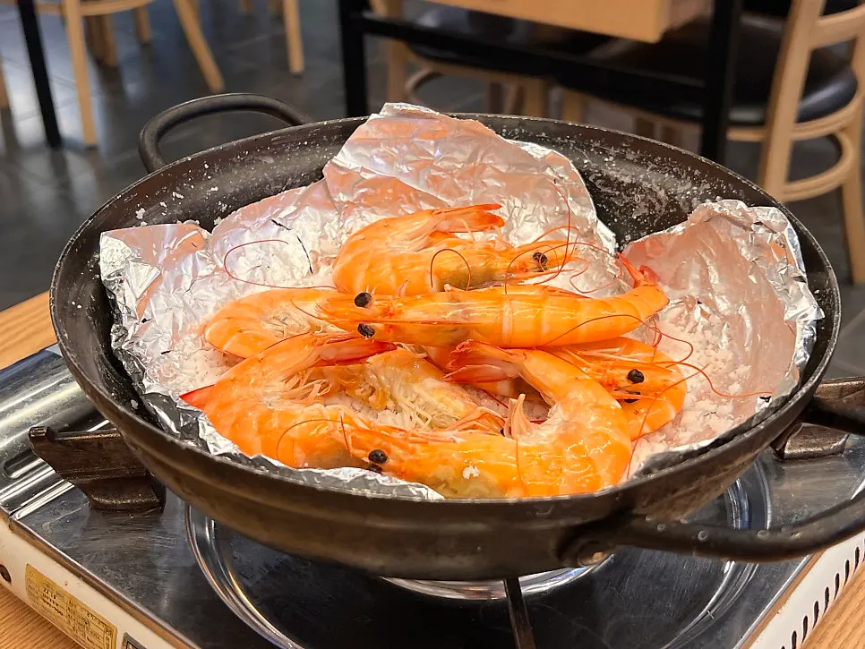 Salt-grilled dish packed with king prawns