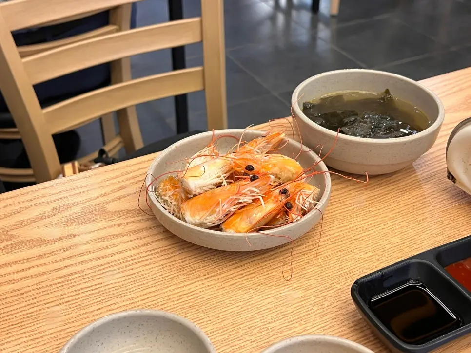 Prawn heads set aside separately