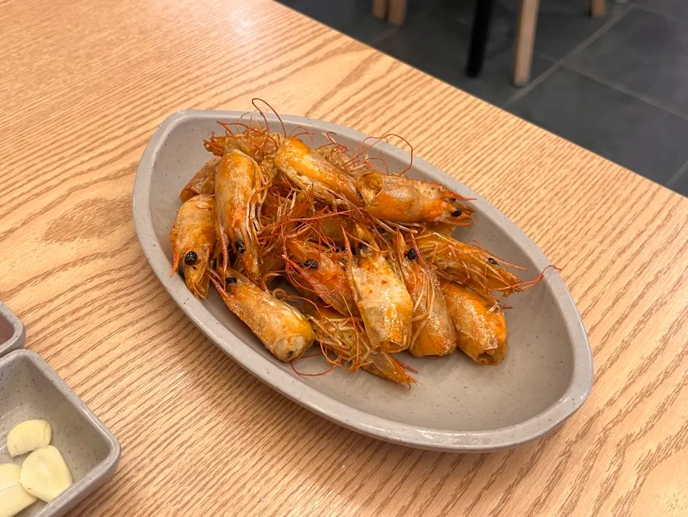 Butter-grilled prawn heads made on request