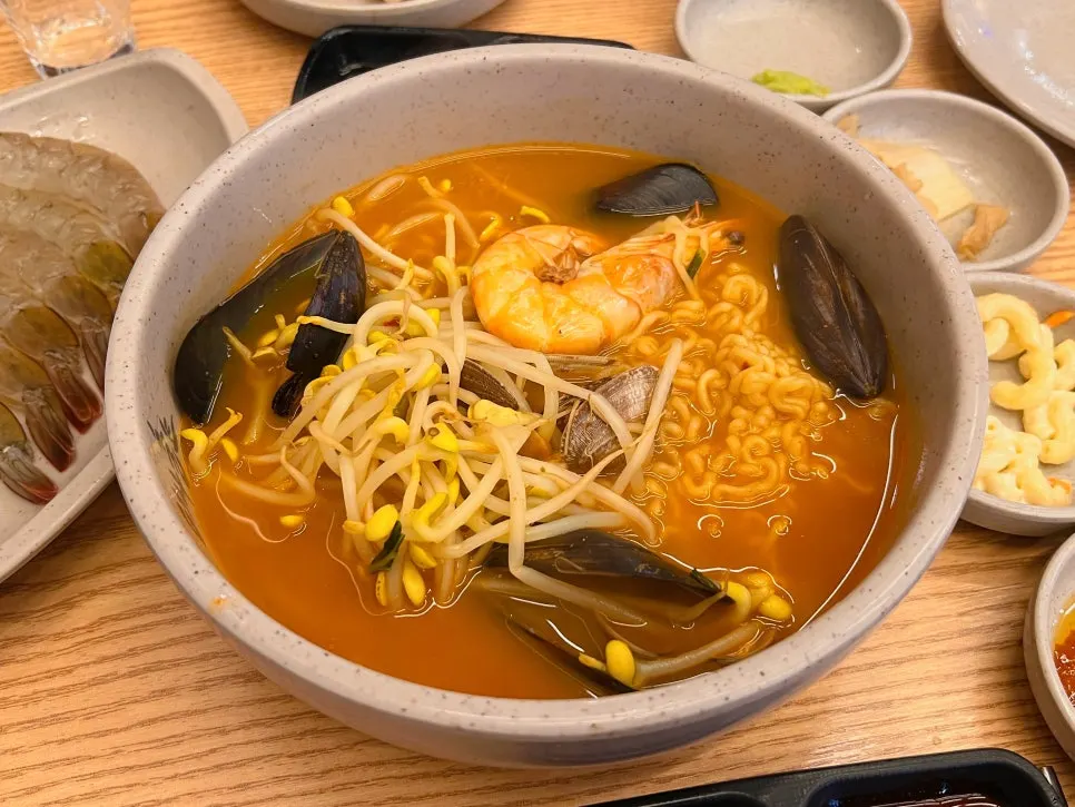 Seafood ramen loaded with bean sprouts and clams