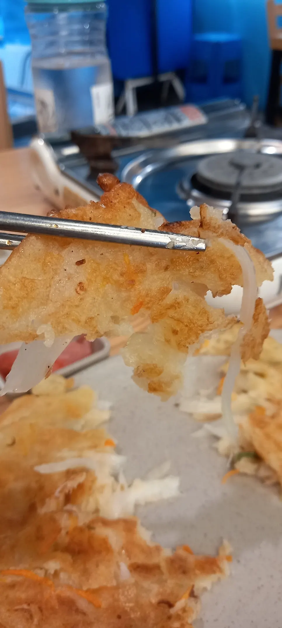 노릇하게 익은 야채전 가까이 본 모습