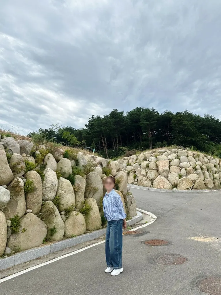 흐린 날 어실장 회포장 인근 산책로