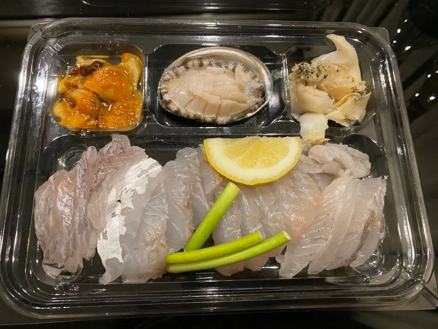 ヒラメとソイに海鮮を添えたモドゥム刺身