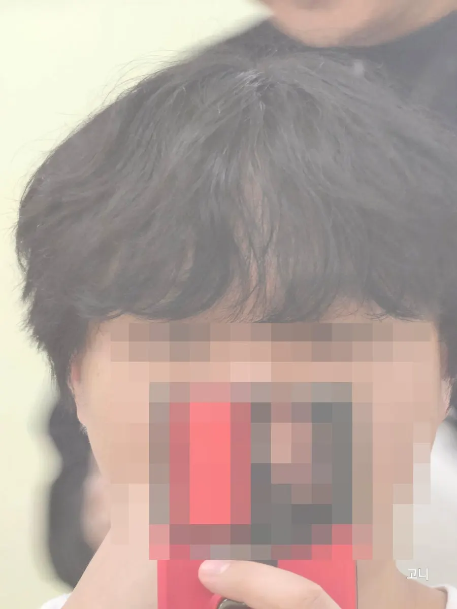 Pressing down the side hair by hand
