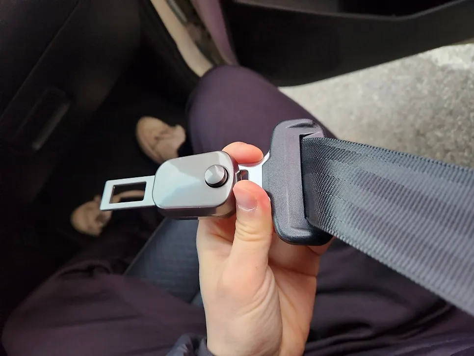 레이 안전벨트에 장착한 ErrifY 클립