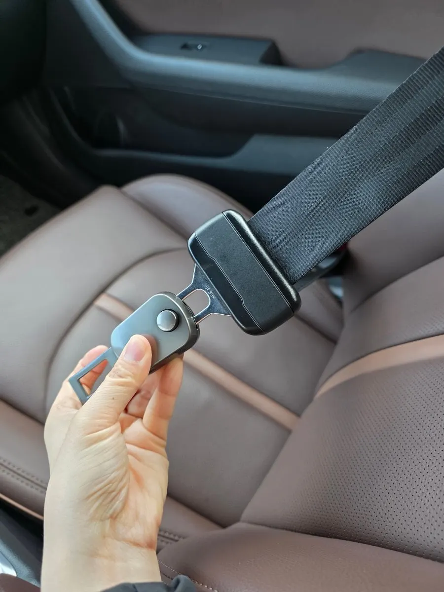 Belt extender clip used on a car seat