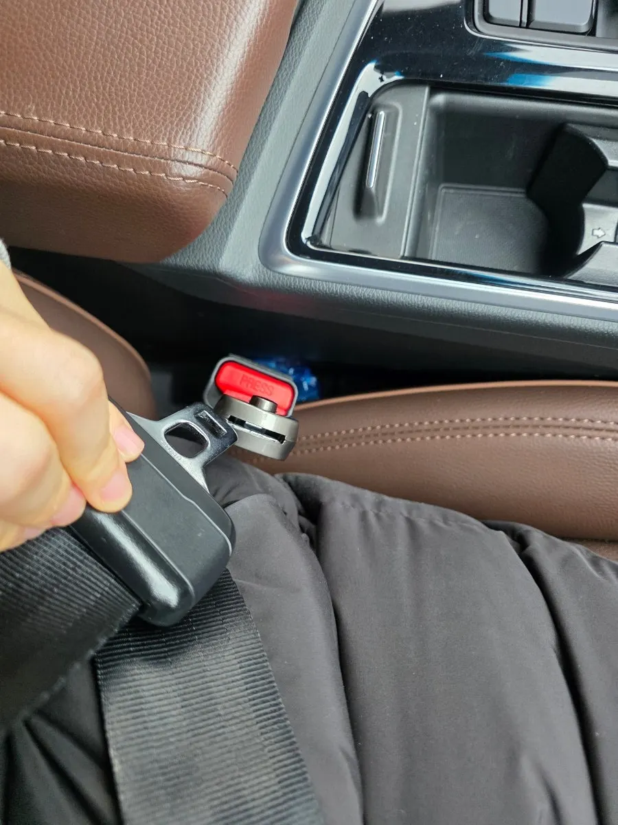 Passenger-seat seat belt buckle and extender clip