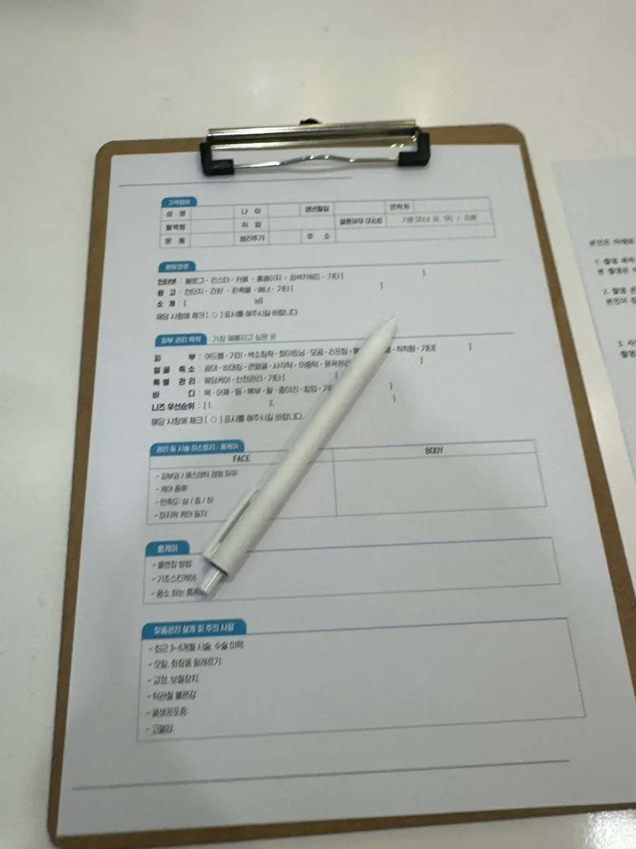 엘리베이터 근처 에스테티아 광교점 출입구