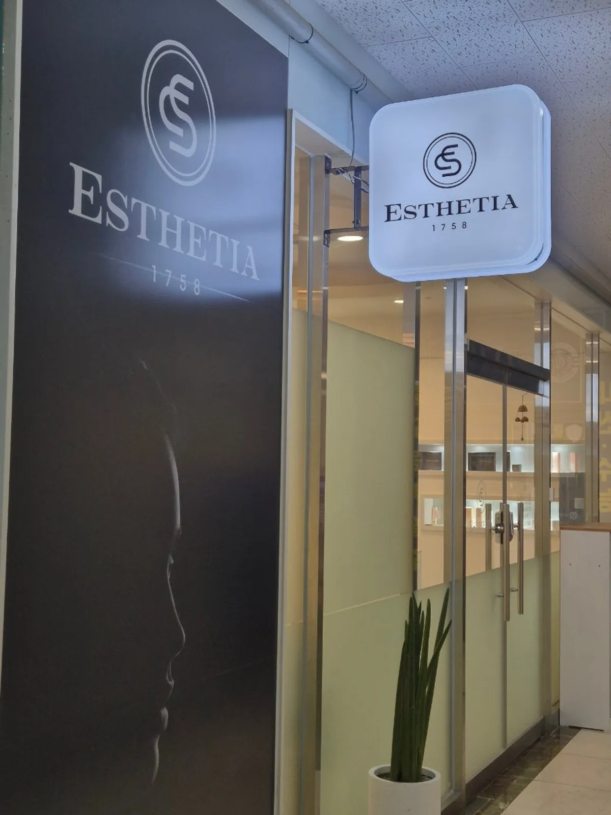 Exterior entrance of Esthetia Gwanggyo 1st Branch