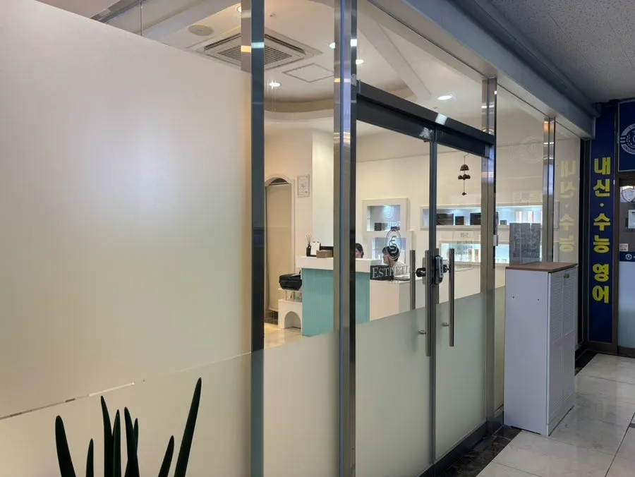 Waiting area at Esthetia Gwanggyo 1st Branch