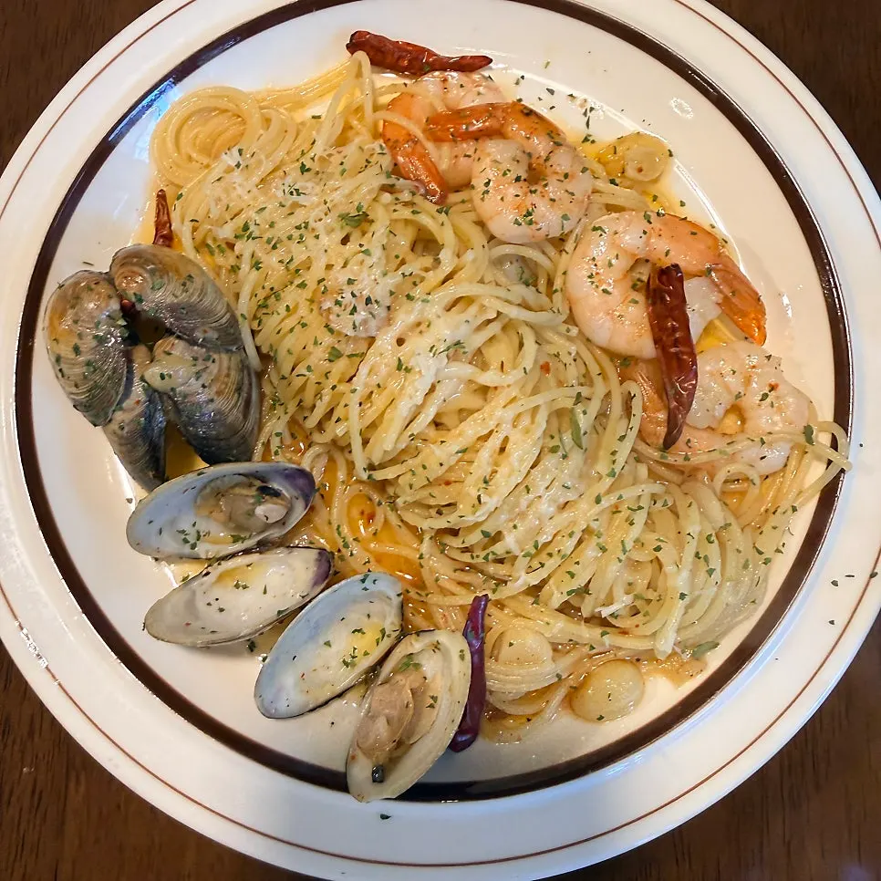 Shrimp aglio olio with shrimp and clams