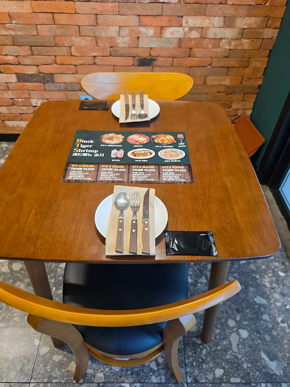 에트렌느 죽전점 정갈한 테이블 세팅