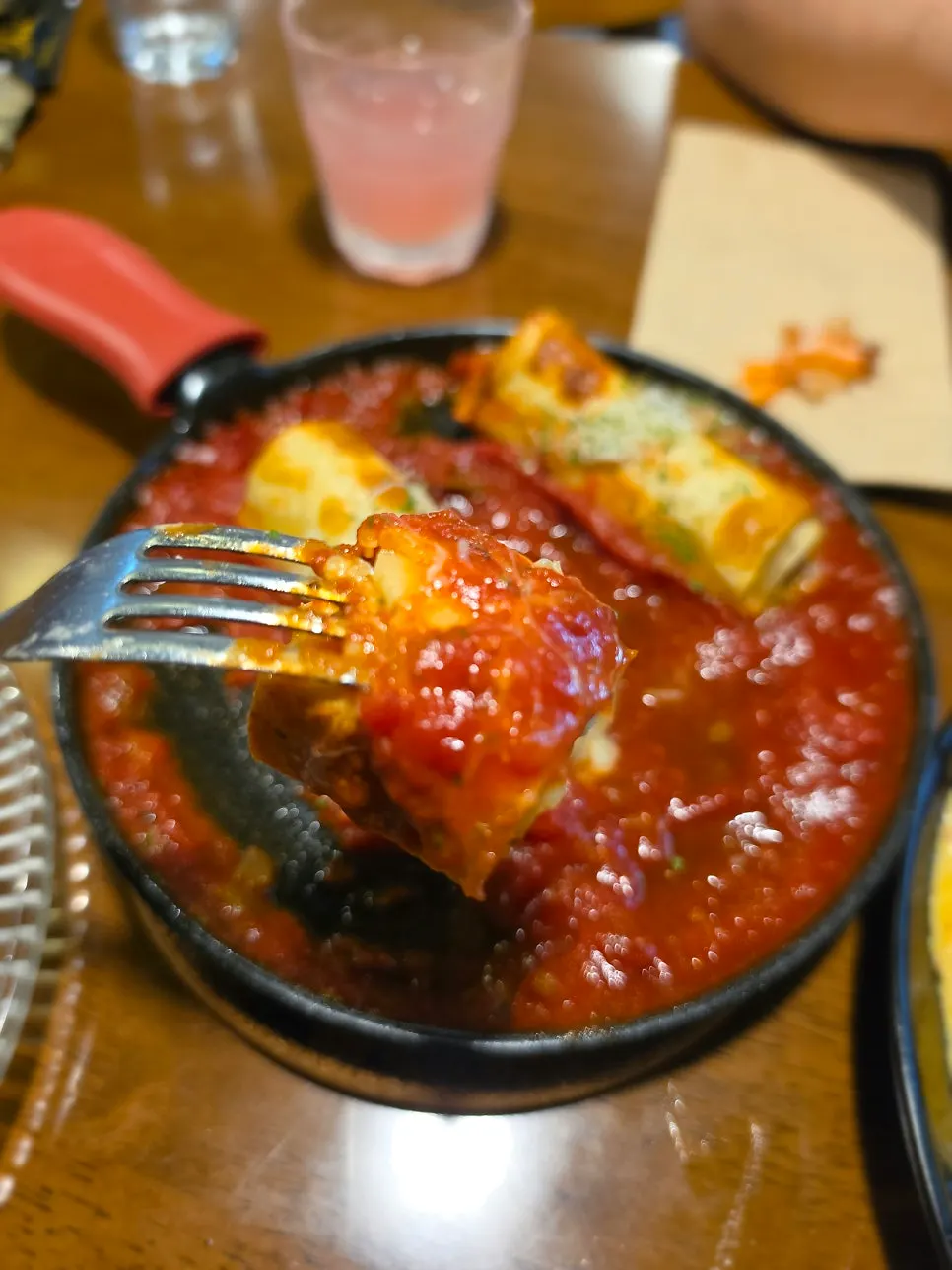 겹겹이 쌓인 라자냐 단면