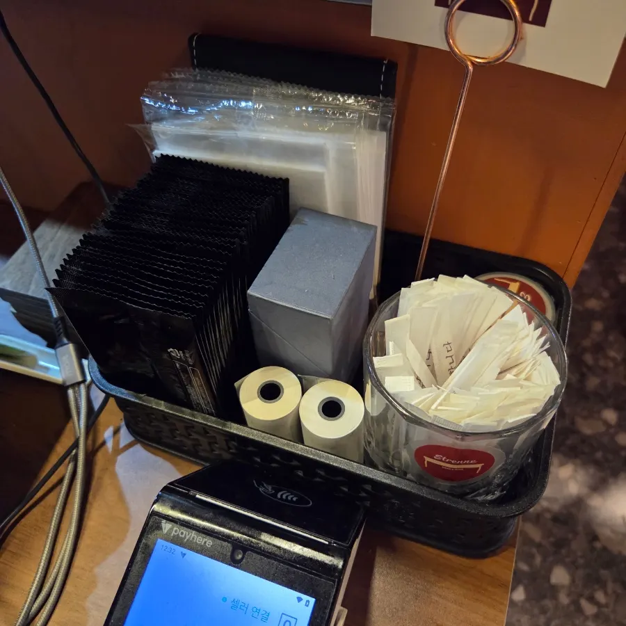 Wet wipes and toothpicks at the counter