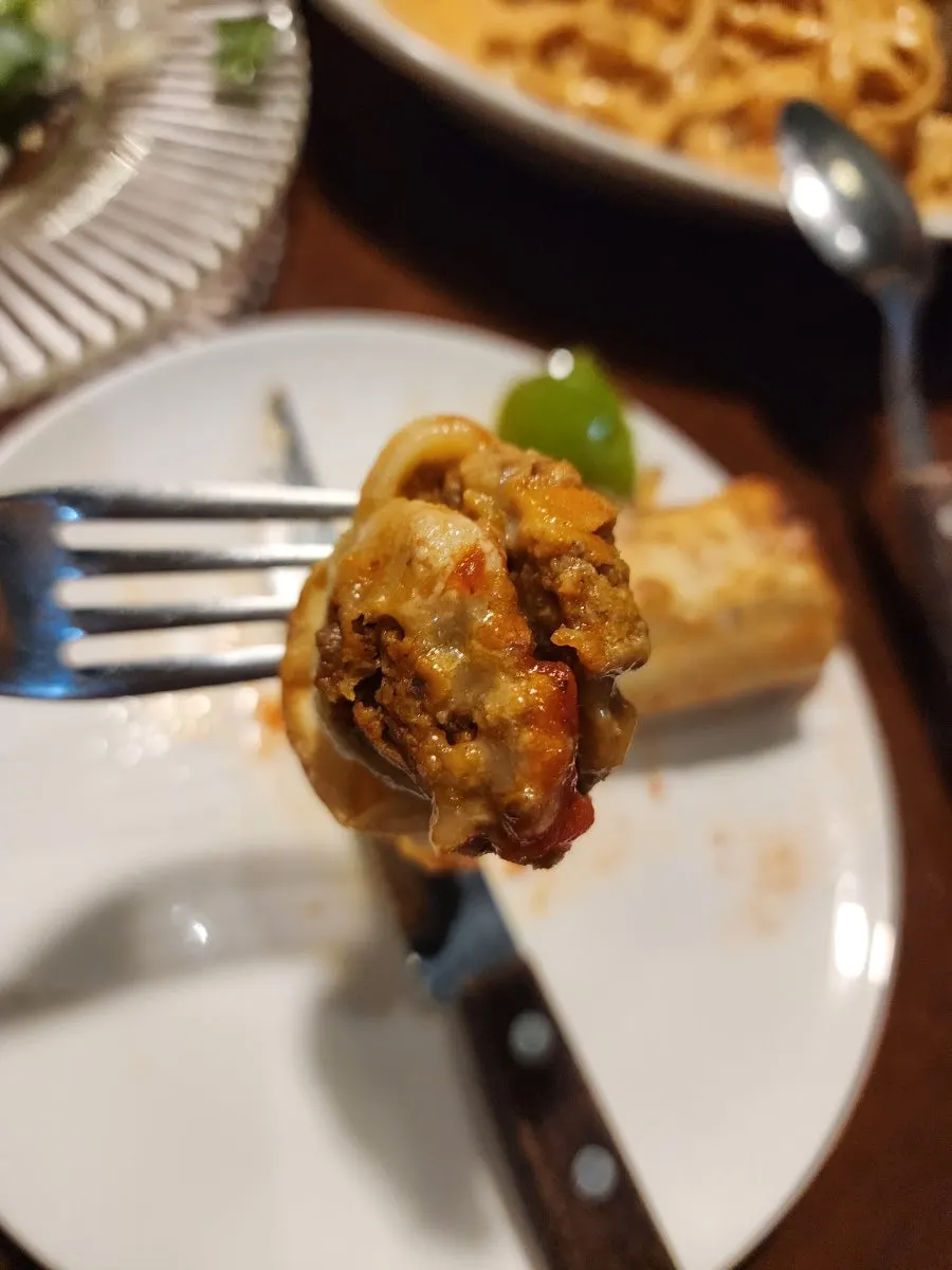 층층이 쌓인 라자냐 단면