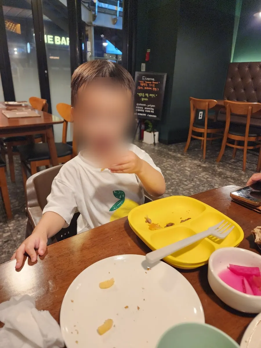 식사를 마친 에트렌느 죽전점 테이블