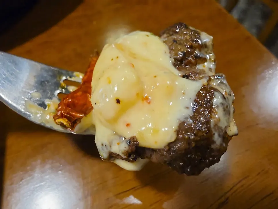 Tenderloin steak with spicy cream sauce