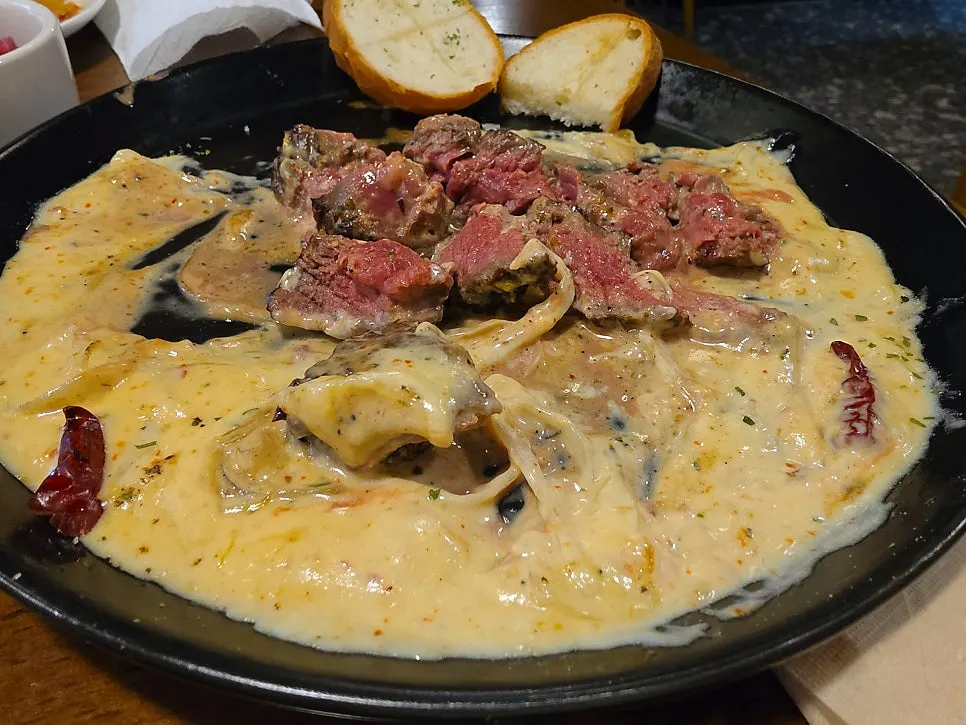 Tenderloin steak with cream sauce and baguette