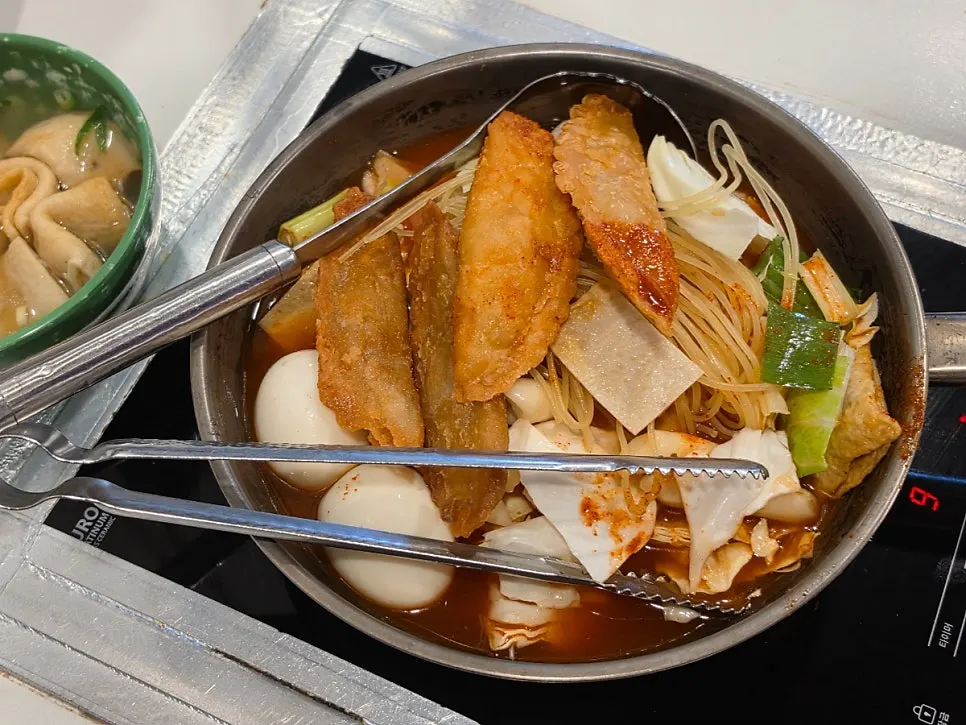 주문한 즉석떡볶이 2인분 한 냄비