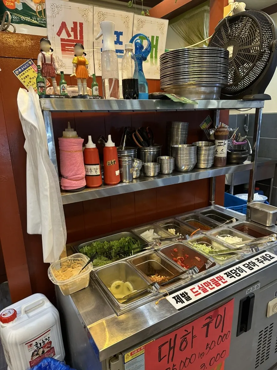 Self-serve zone with lettuce wraps and side dishes