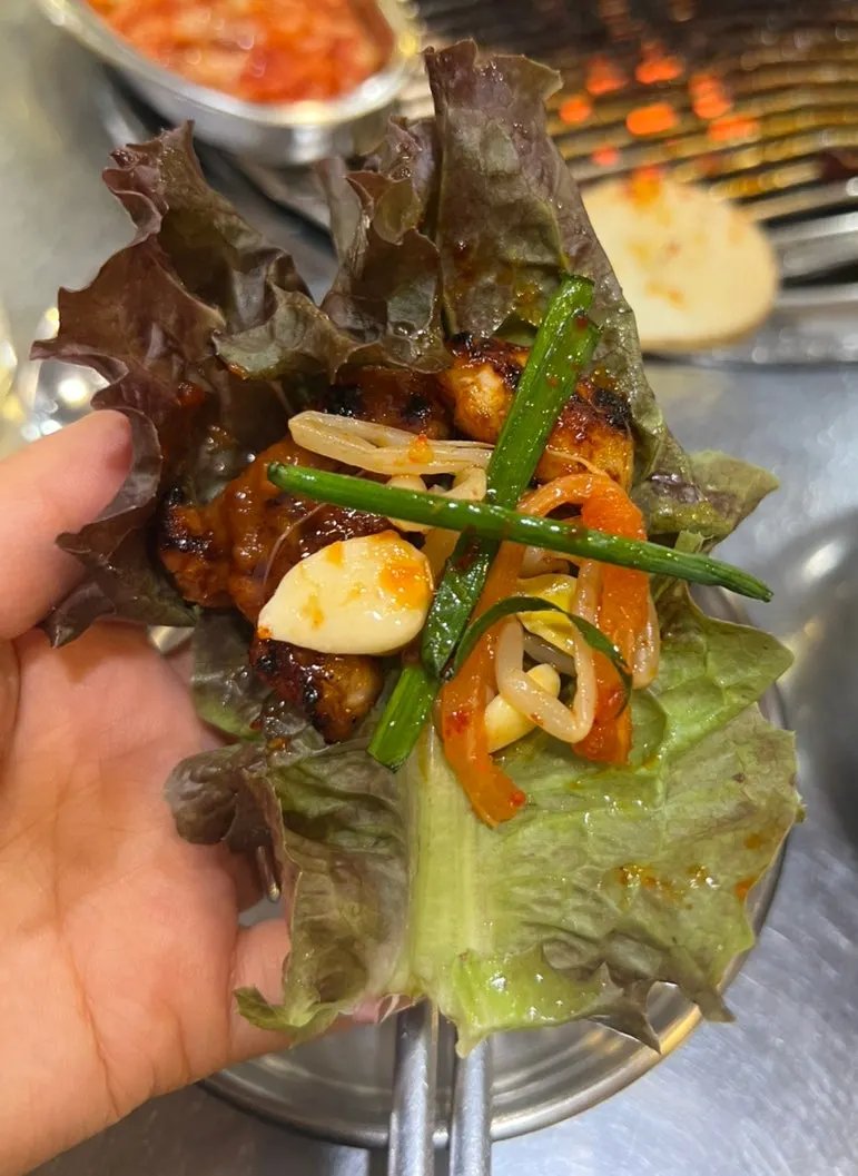 Gochujang pork belly grilled again after being sauced