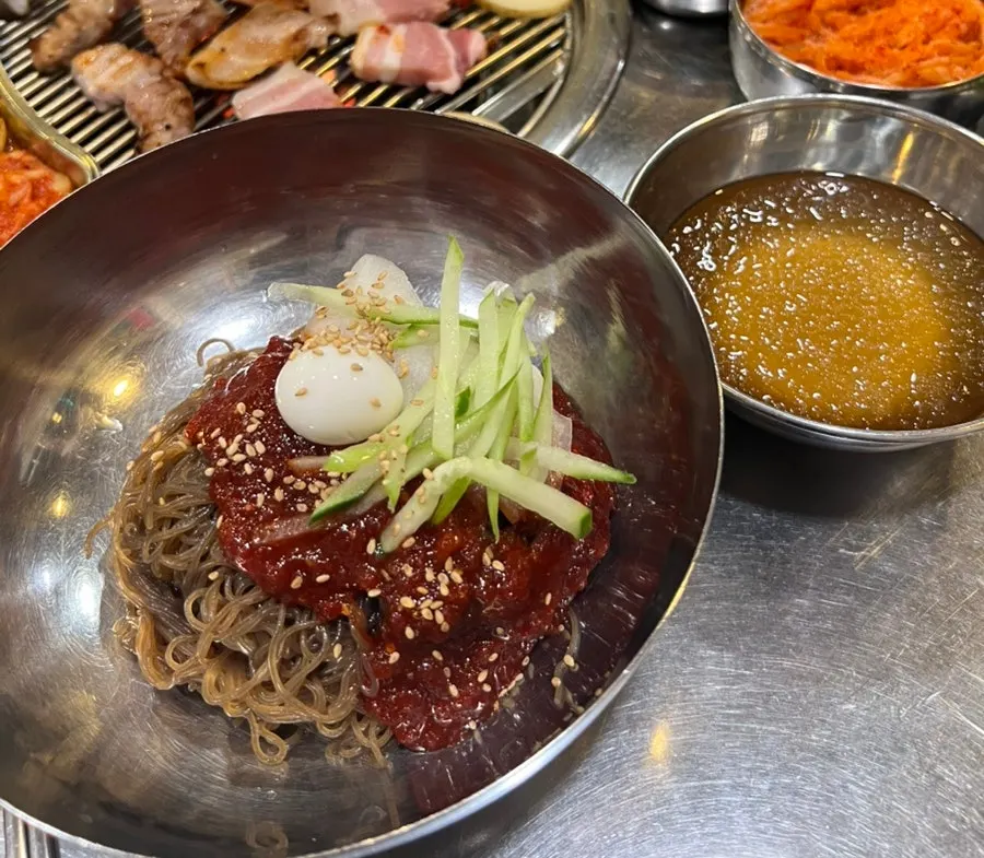 Bibim naengmyeon served with broth on the side