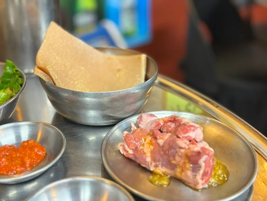 칼칼하게 끓여 나온 된장찌개
