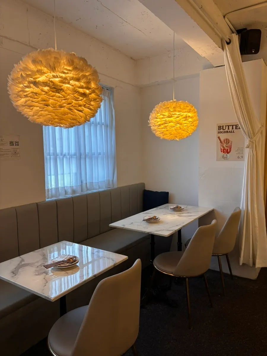 The interior of Eulji Darak with cute decorative props