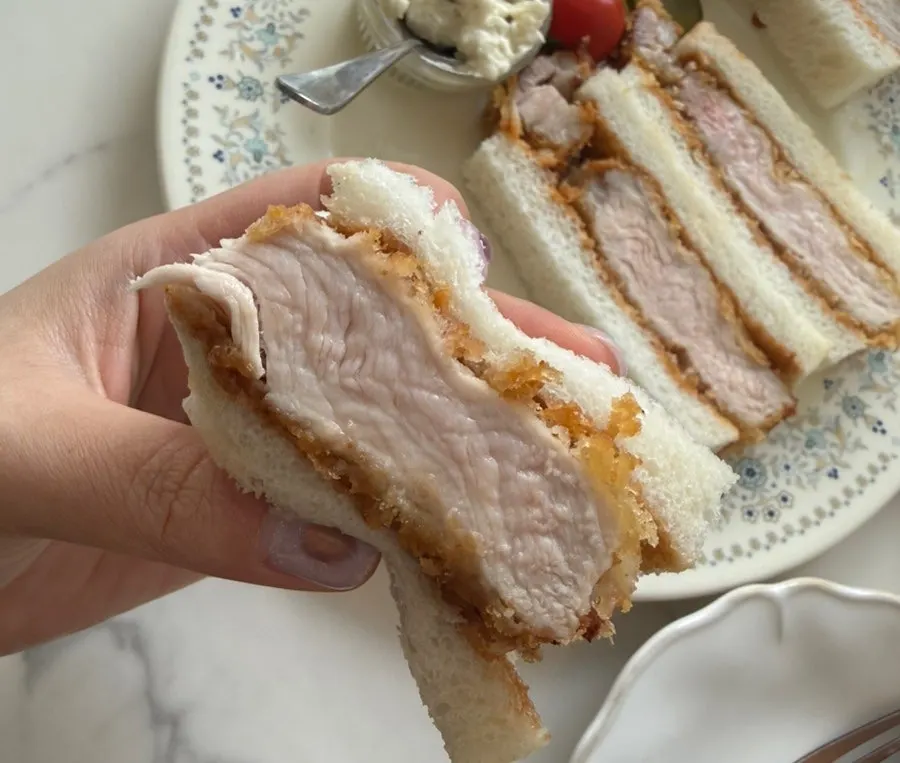 단면이 보이는 카츠 산도 클로즈업