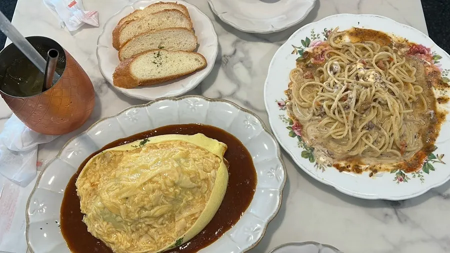 A plate of darak omurice