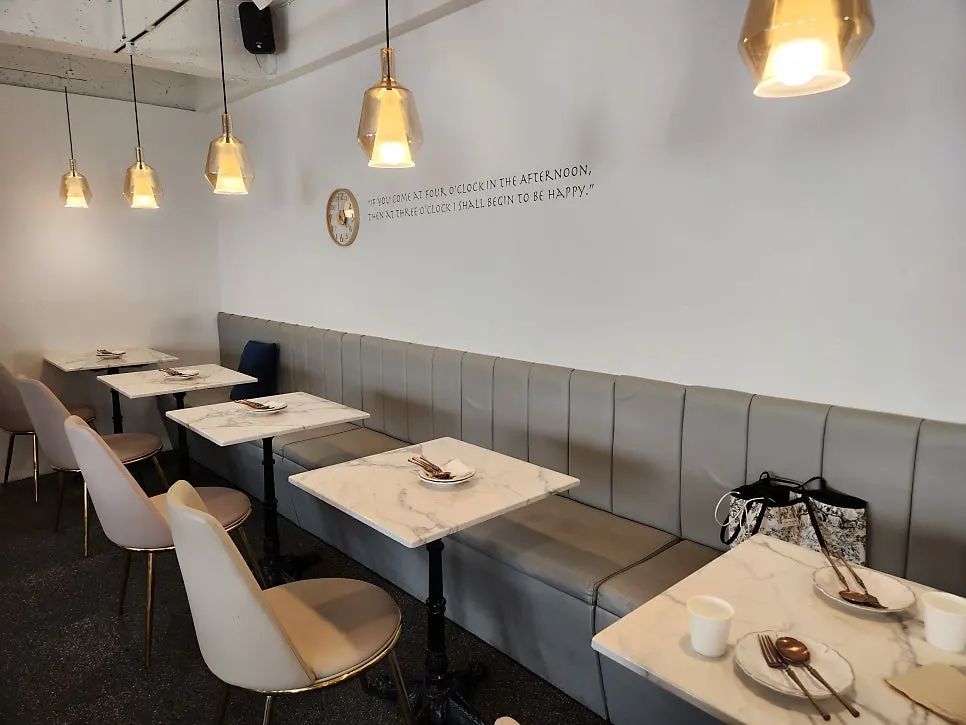 Warm interior design at Eulji Darak Dosan Park