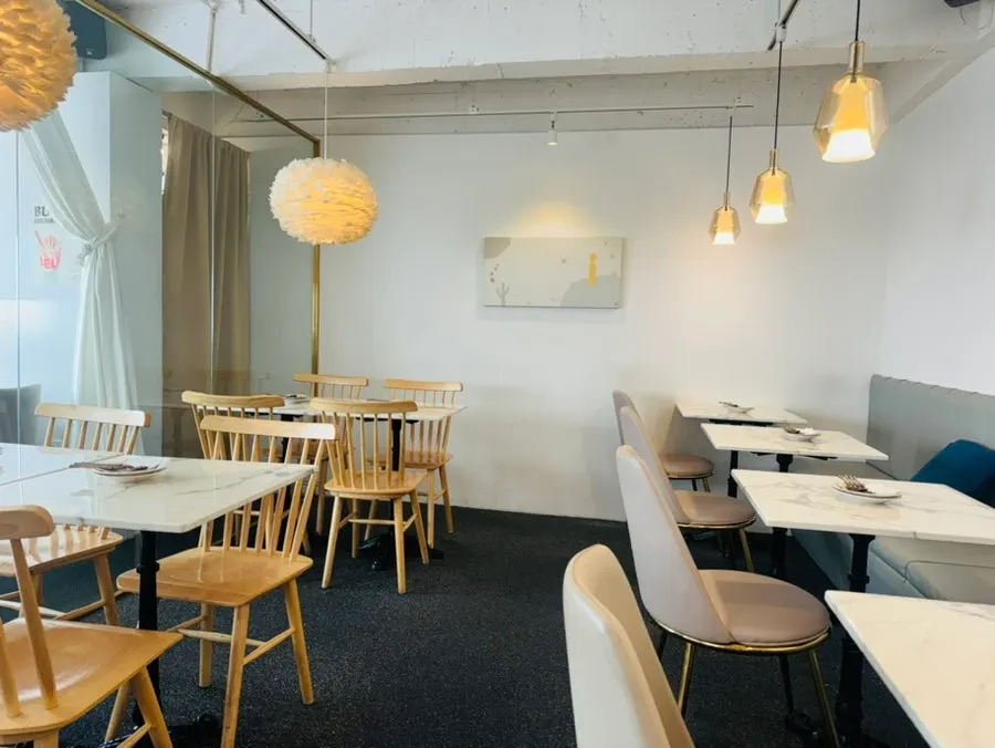 Interior decorated in wood and white tones