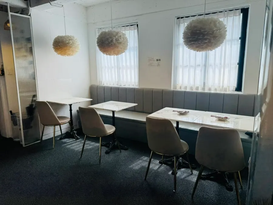 Hall seating with a sleek Western-restaurant atmosphere