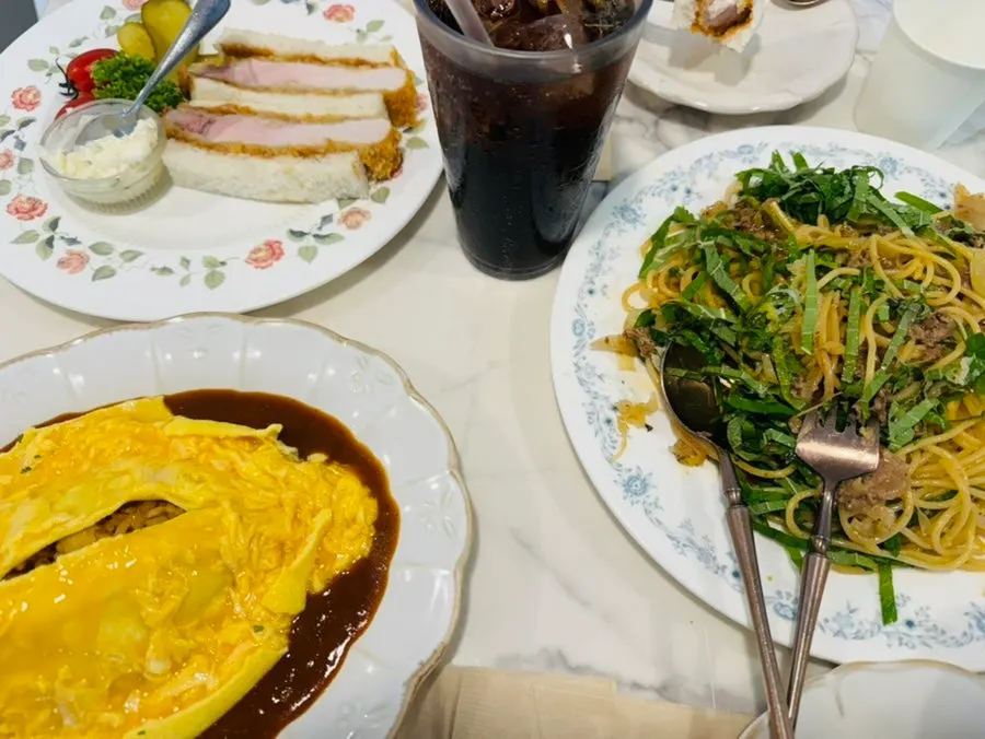 Table set with Eulji Darak's signature dishes