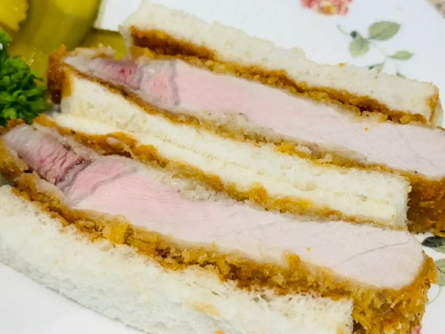 Cross-section view of the Eulji Darak katsu sando