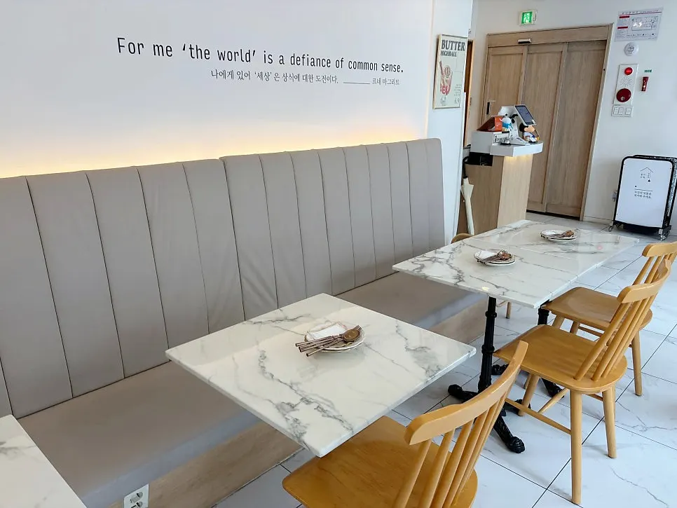 Table layout inside Eulji Darak Gangnam Station