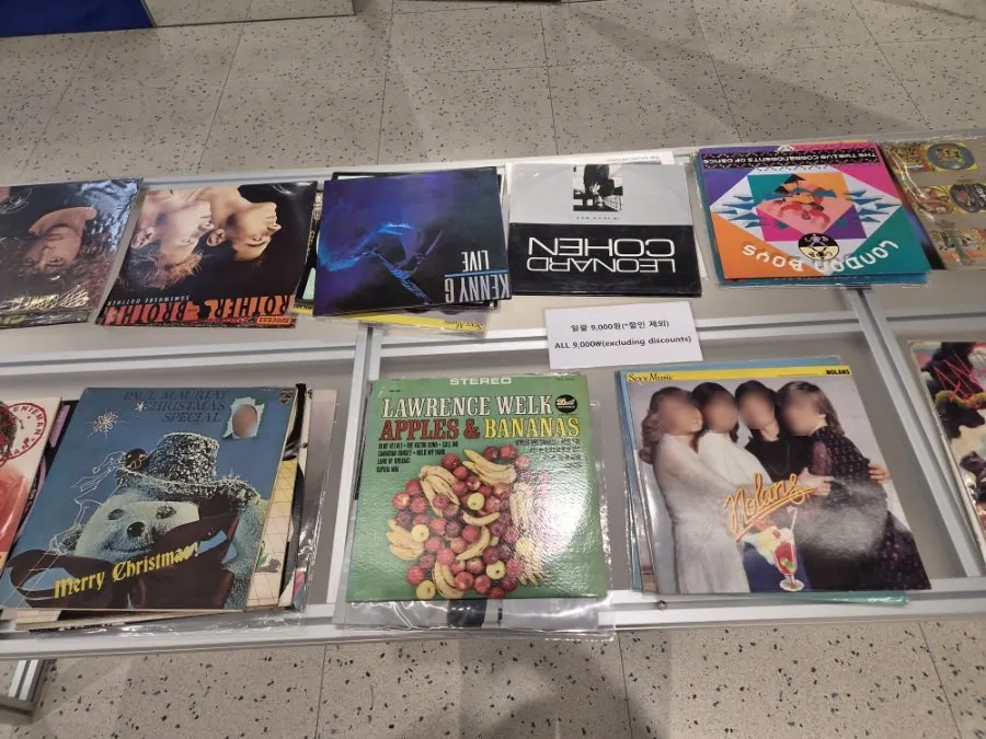 LP record display corner at the Dundaun Dongdaemun branch