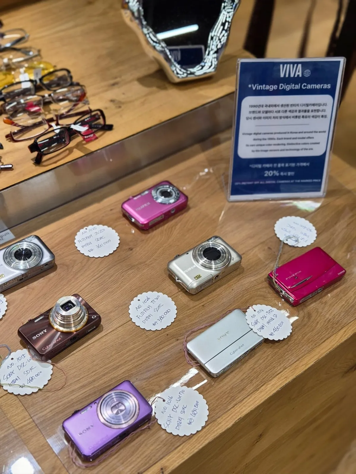 Vintage camera showcase at the Dundaun Dongdaemun branch
