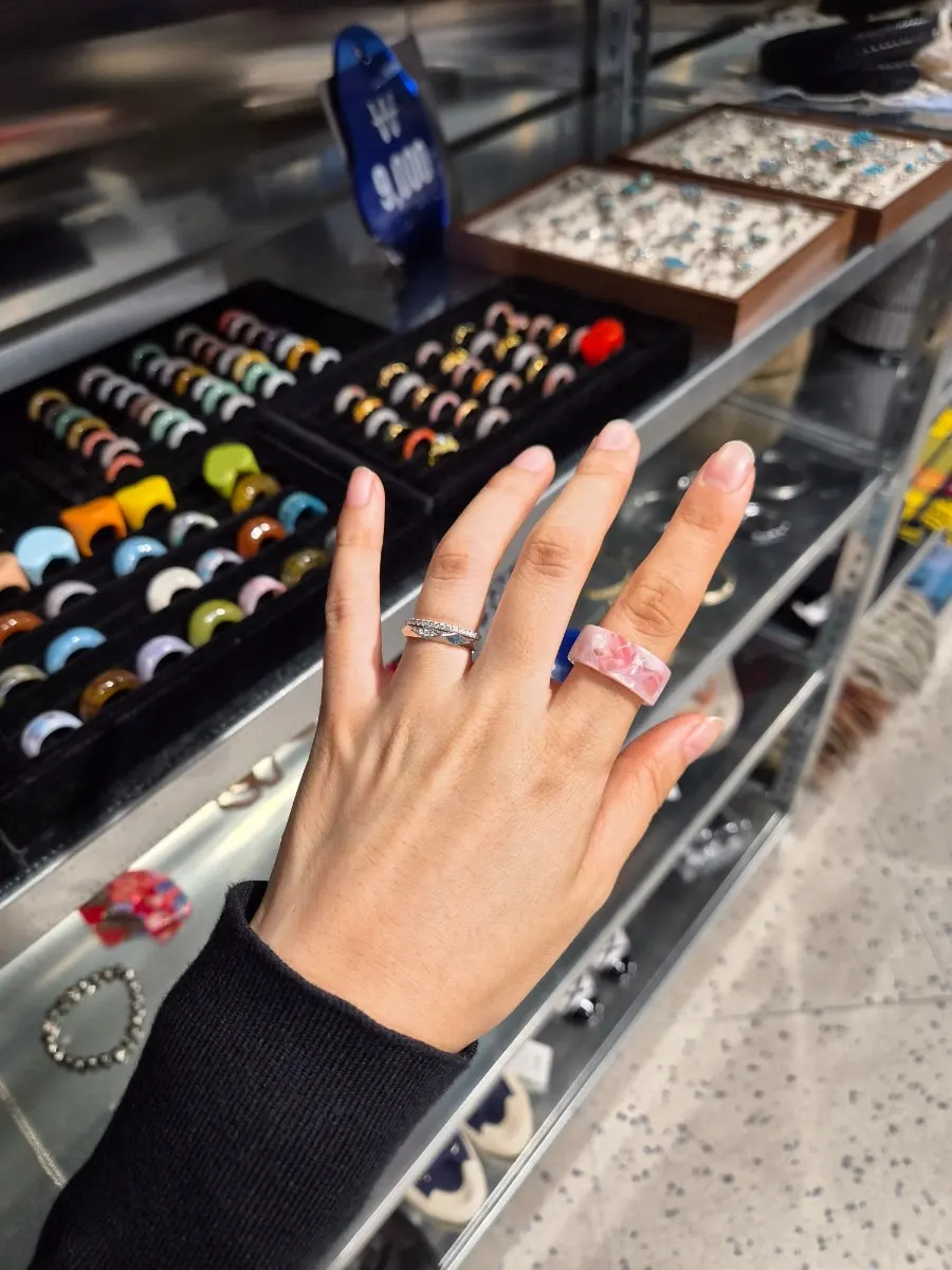 Display stand of ₩9,000 jade rings