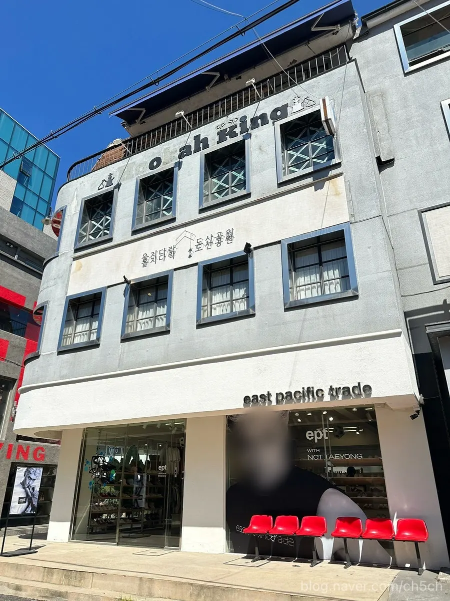 Street view walking from Apgujeong Rodeo Station to Eulji Darak