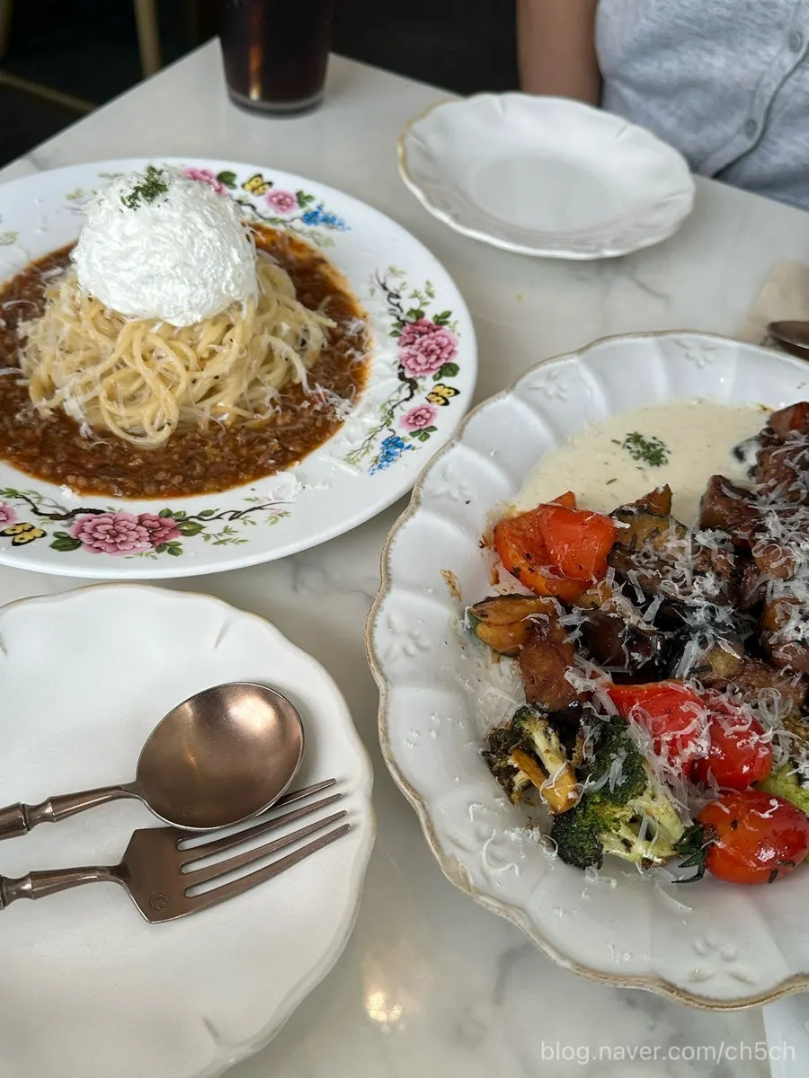 Rose pasta and pork neck steak served together