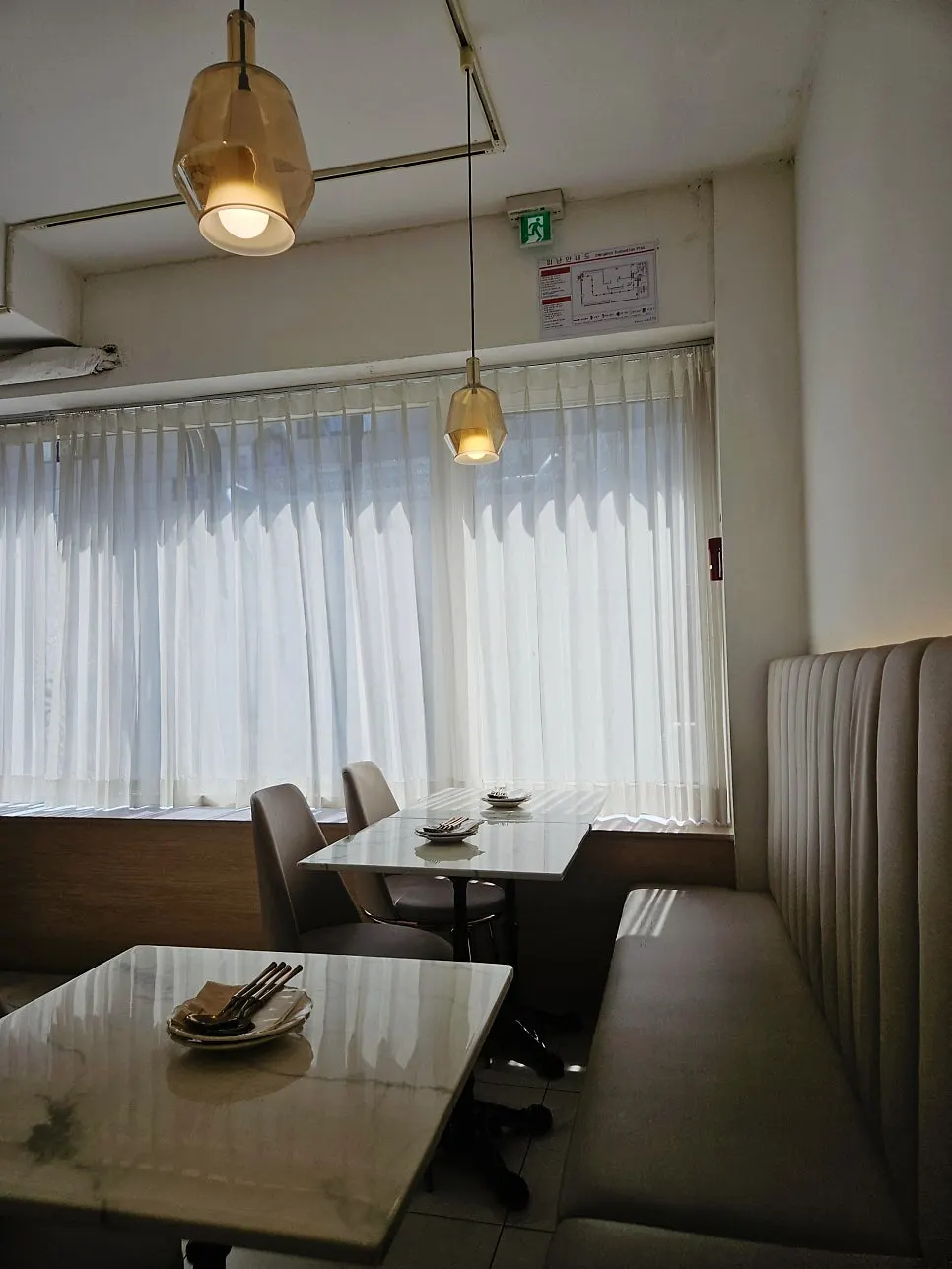 을지다락 강남점 2층 매장 입구 쪽 모습
