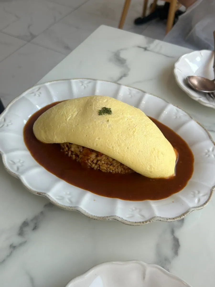 Dalak omurice served with sauce on the side