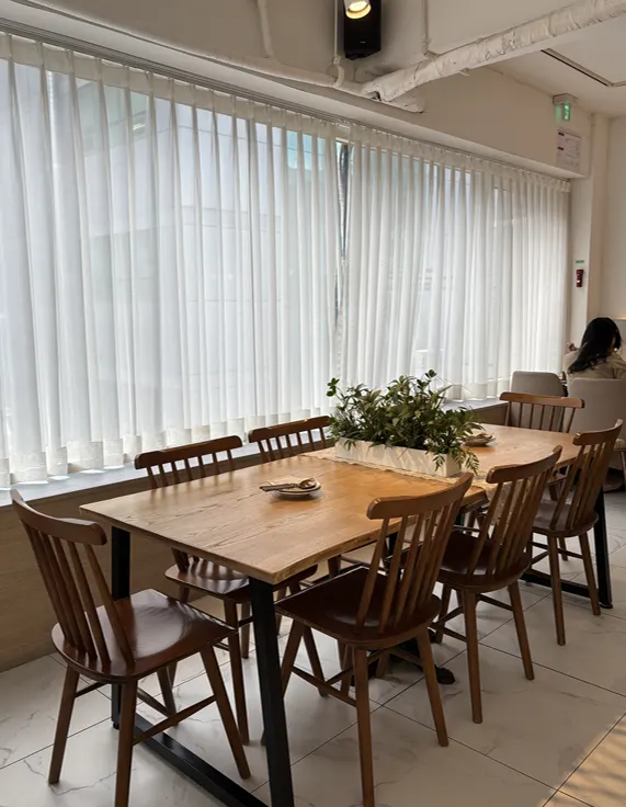 아기자기하게 꾸며진 을지다락 강남점 실내