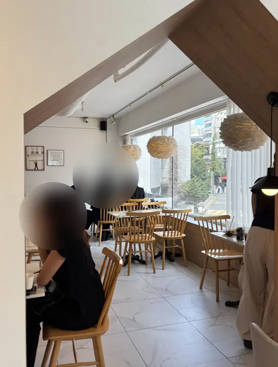 을지다락 강남점 테이블과 좌석 분위기