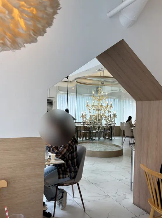 을지다락 강남점 내부 소품과 조명