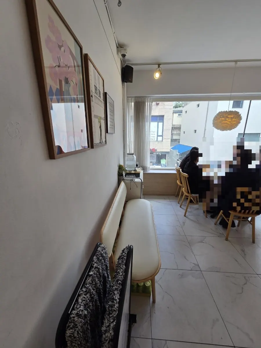 통창이 보이는 을지다락 강남역 내부