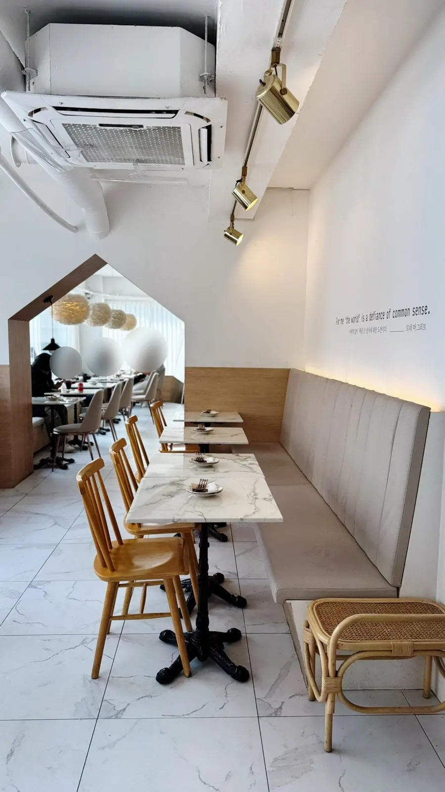 화이트 우드톤 을지다락 강남역 내부